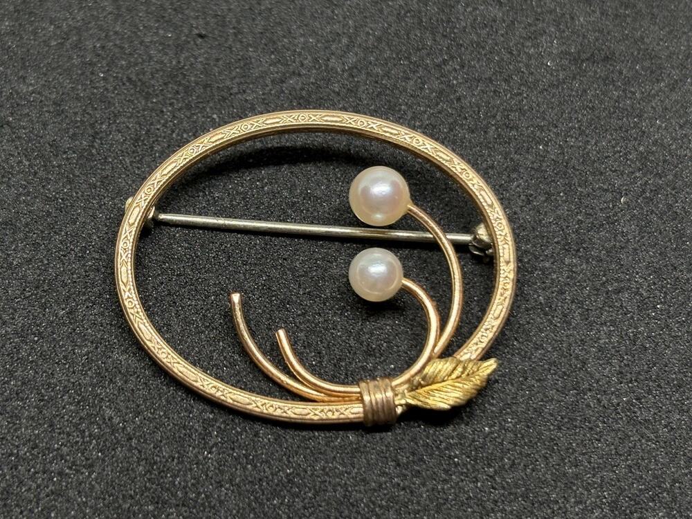 Vintage Krementz Gold Filled Oval Engraved Natural Pearl Leaf Brooch Pin 1 1/8”